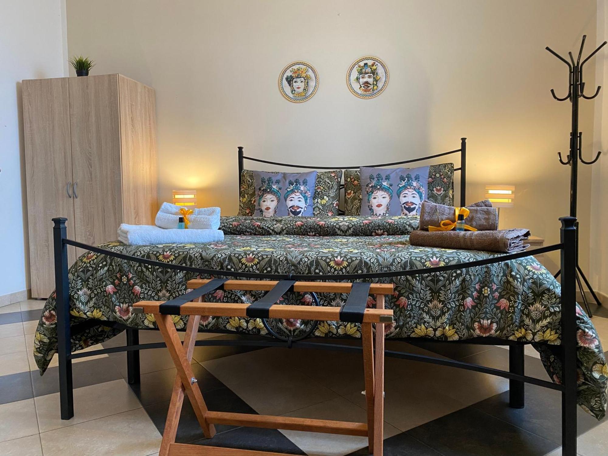 B & B Jasmine Santa Teresa Di Riva Exteriör bild
